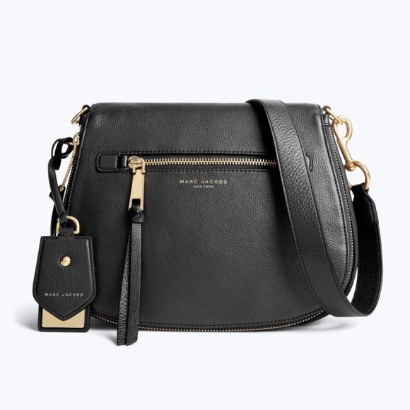 Marc Jacobs Handbags - Marc Jacobs black leather Recruit Nomad crossbody saddle bag